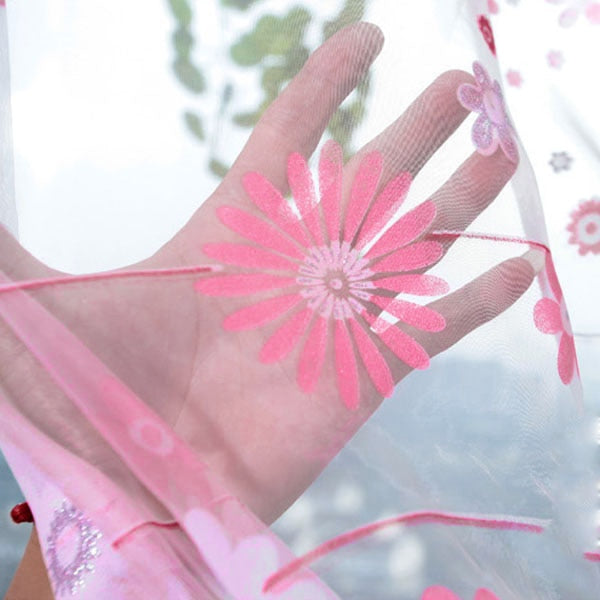 Rosa voile gardin med blomstermotiv