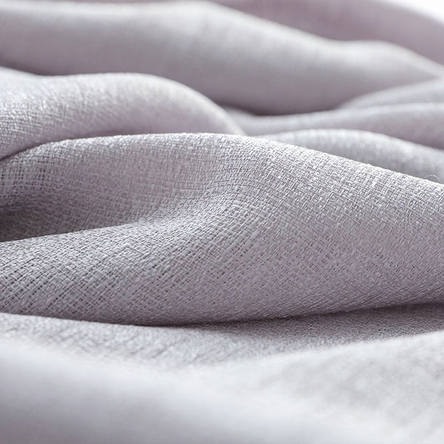 Florlett gardin med fin vevstruktur