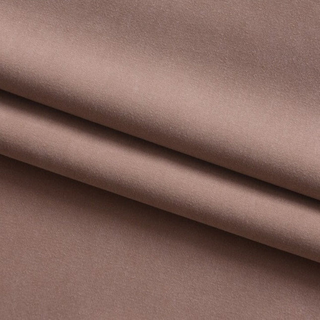 Lystett gardin i gammelrosa farge