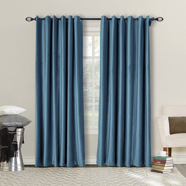 Blå lystett gardin med lett glans
