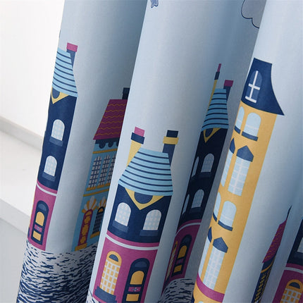 Gardin til barnerom med by-motiv