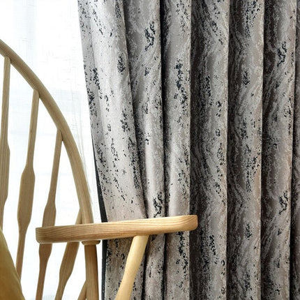 Lystett gardin med moderne abstrakt mønster