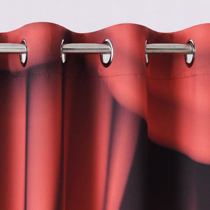 Rød teatergardin i fløyelslook