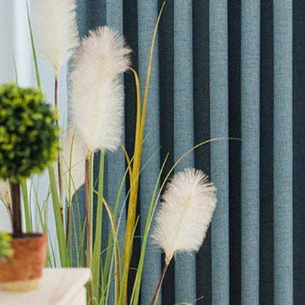 Elegant lystett gardin med maljer