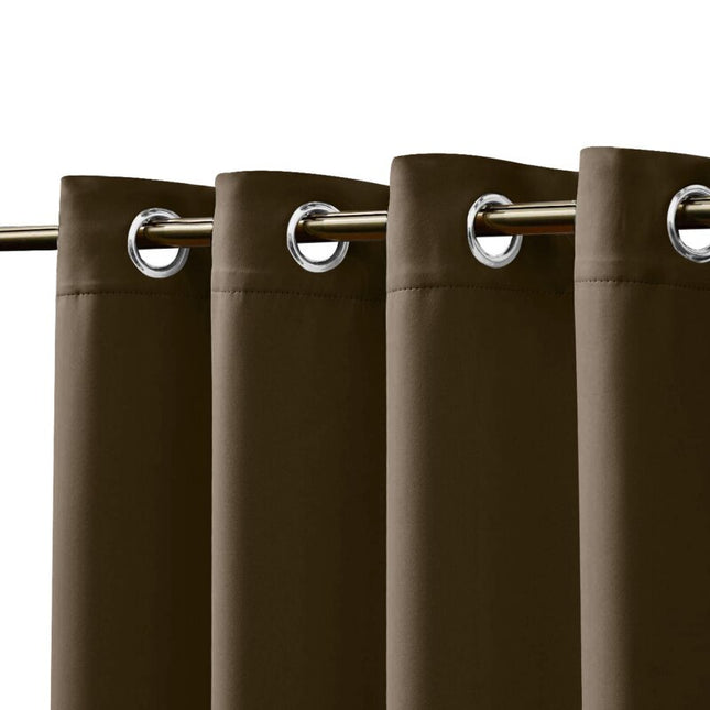 Mørk utegardin for privatliv og solskjerming