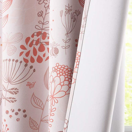 Gardin med rødt blomstermønster stue