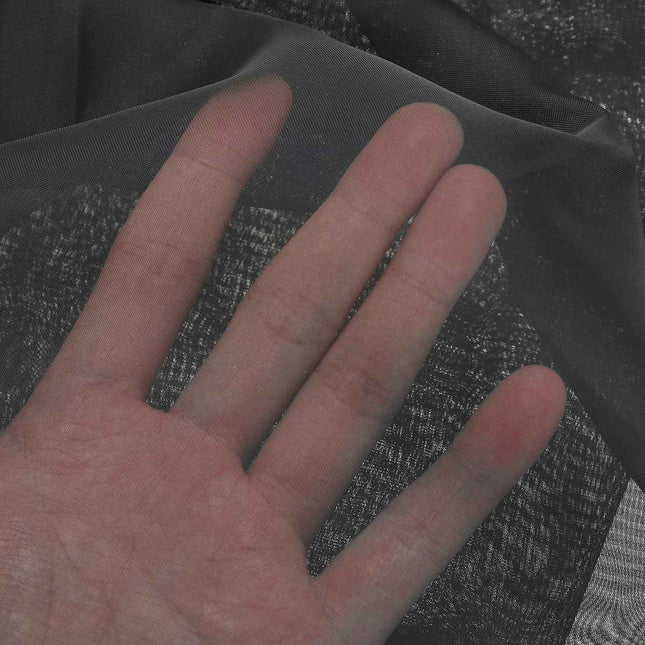 Tynn gardin med moderne stropper