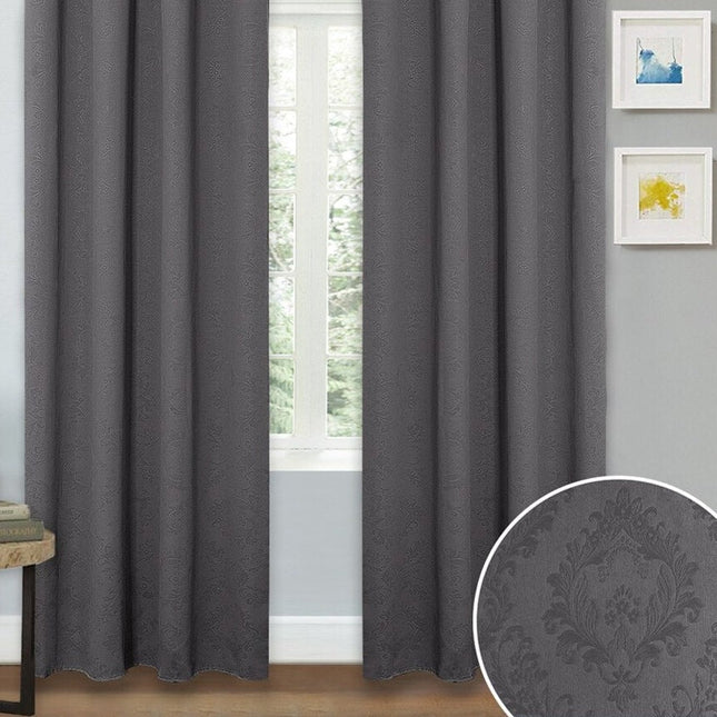 Lystett gardin med preget damaskmønster