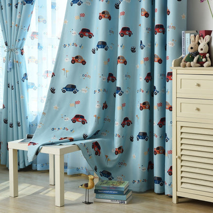 Lystett gardin til barnerom med biler