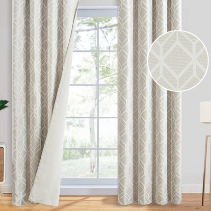 Beige lystett gardin med geometrisk mønster