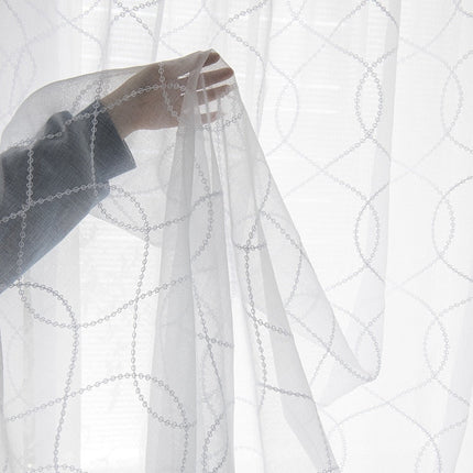 Moderne tyllgardin med geometrisk sirkelmønster