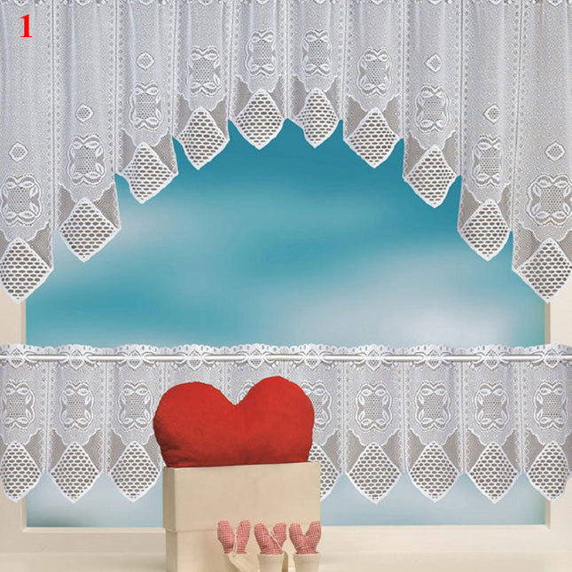 Klassisk blondekappe til kjøkkenvindu