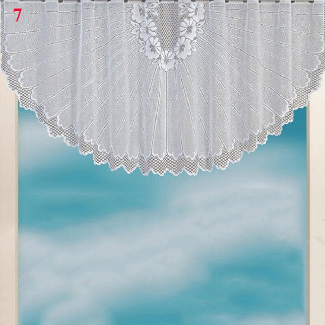 Klassisk blondekappe til kjøkkenvindu