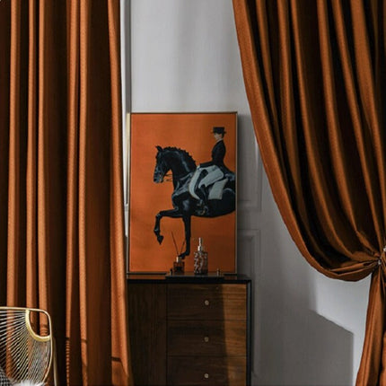 Tykk gardin med vevd mønster