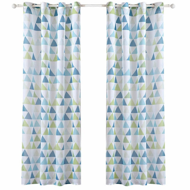 Tynn gardin med geometrisk trekantmønster