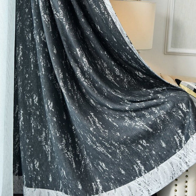 Lystett gardin med moderne abstrakt mønster