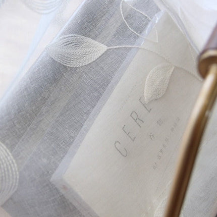 Gjennomsiktig tyllgardin med broderte blader