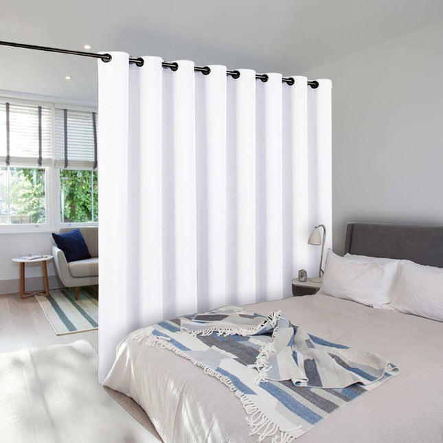 Lystett gardin egnet som romdeler