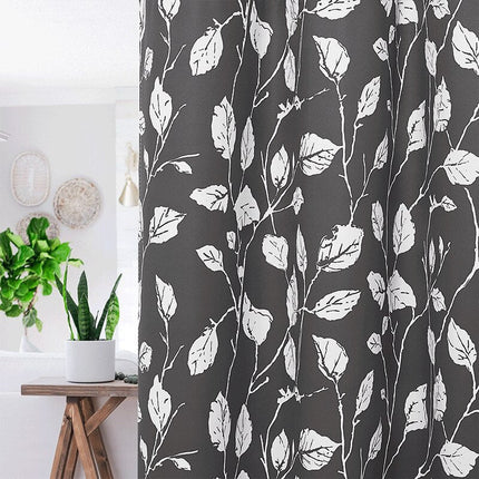 Mørk utendørs gardin med bladmønster