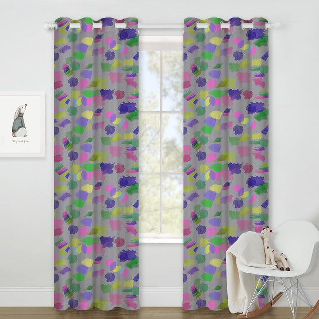 Fargerik gardin med abstrakt mønster