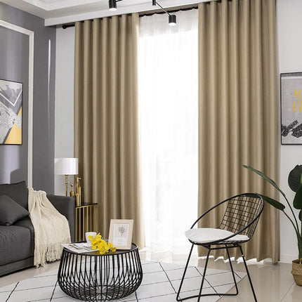 Beige lystett gardin med tekstur