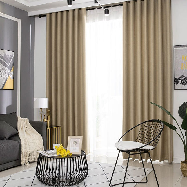 Beige lystett gardin med tekstur