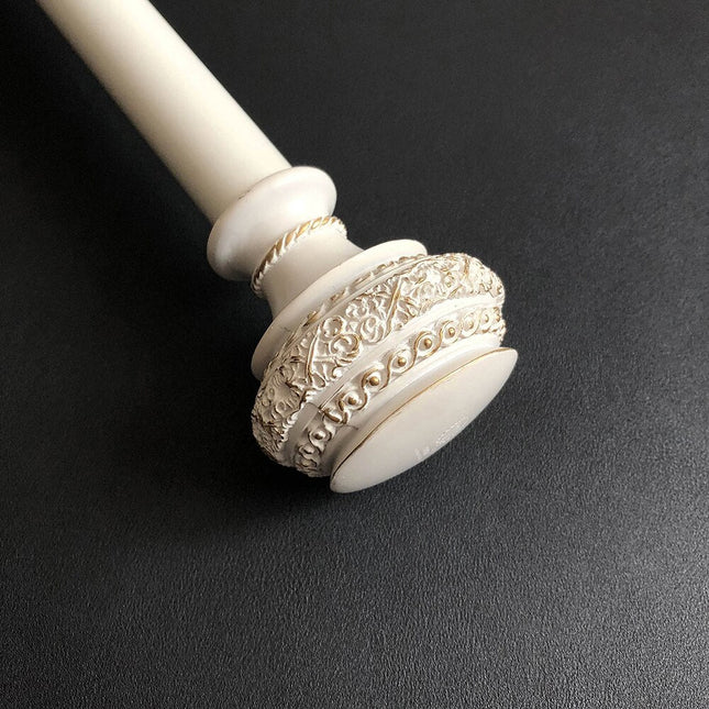 Vintage gardinstang med dekorative endestykker