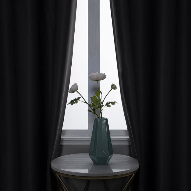 Solgul lystett gardin med maljer