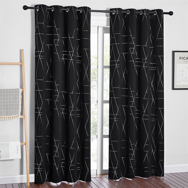 Svart lystett gardin med sølvstriper