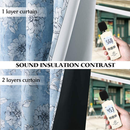 Lystett gardin med blått blomstermønster