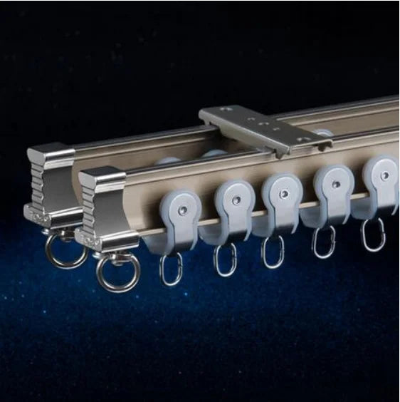 Fleksibel gardinskinne for buede vegger