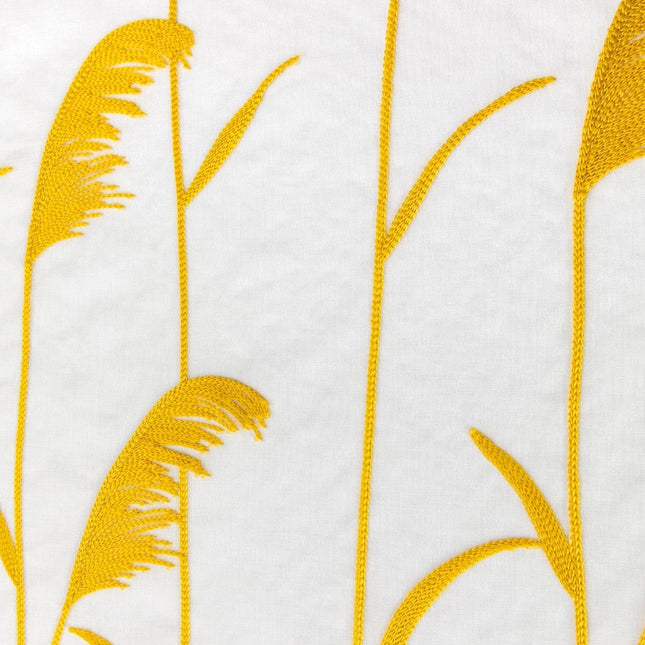 Tynn gardin med broderte gule strå