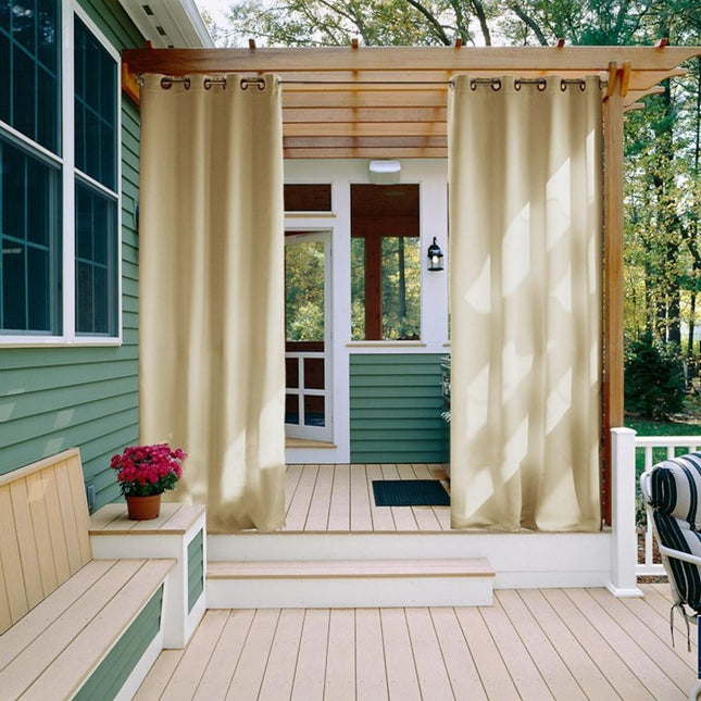 Brun utegardin med maljer for veranda