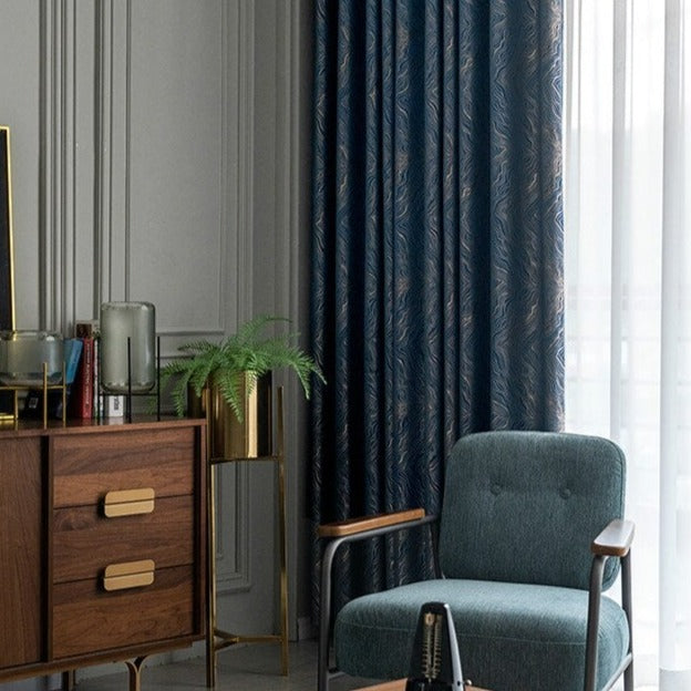 Midnattsblå lystett gardin med tekstur