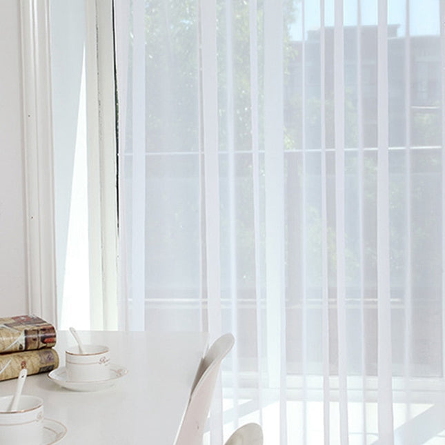 Enkel hvit tynn gardin med stanglomme