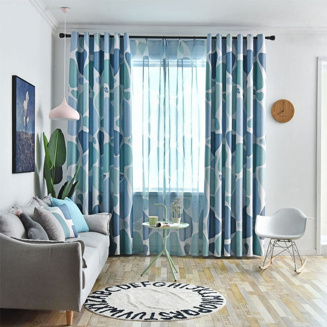 Moderne lystett gardin med abstrakt mønster