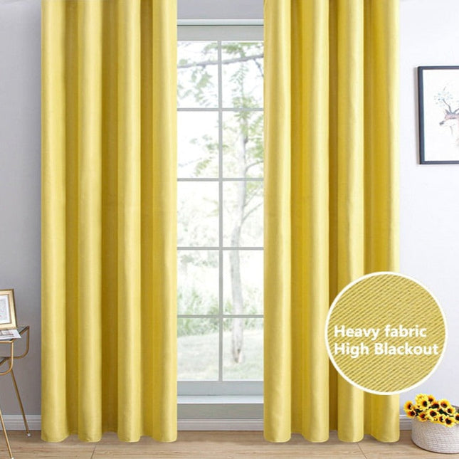 Solgul lystett gardin med maljer