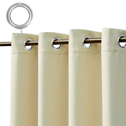 Kremfarget vanntett utegardin for altan