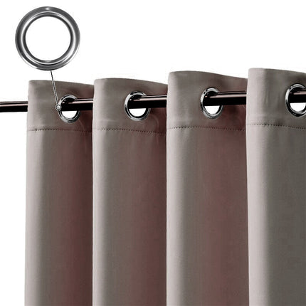 Vanntett utegardin i gråbrun til terrassen