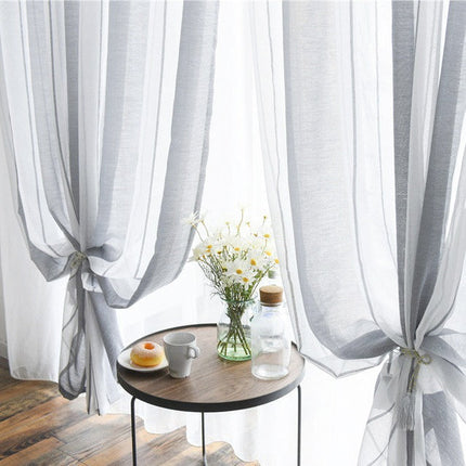 Gjennomsiktig gardin med vertikale striper