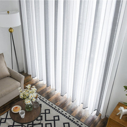 Gjennomsiktig gardin med vertikale striper