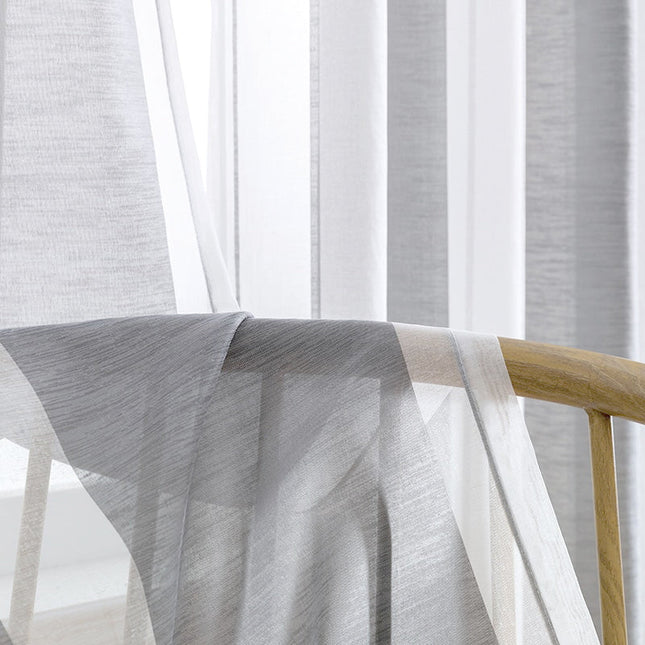 Gjennomsiktig gardin med vertikale striper