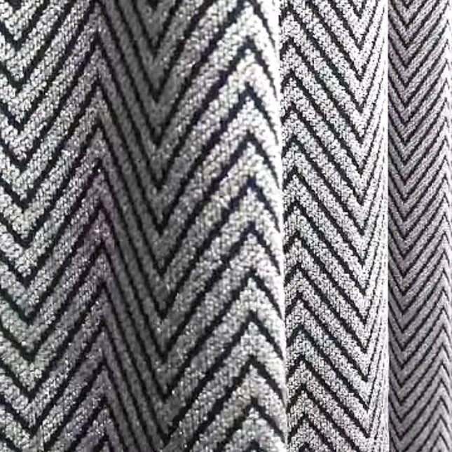 Blå lystett gardin med sikksakkmønster