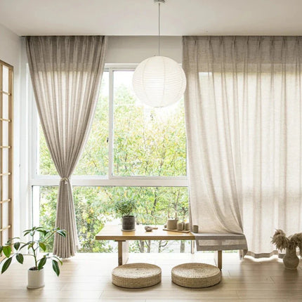 Beige tynn gardin med dekorativ kant