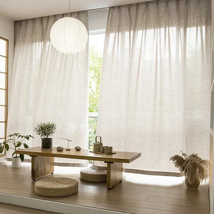 Beige tynn gardin med dekorativ kant