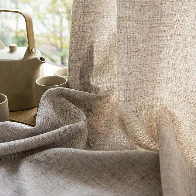 Beige tynn gardin med dekorativ kant