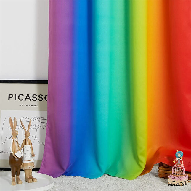 Regnbuefarget lystett gardin for barnerom