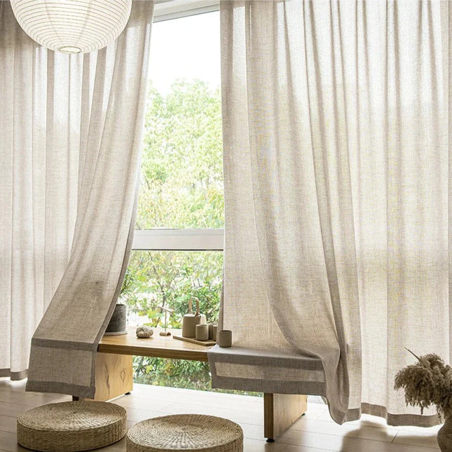 Beige tynn gardin med dekorativ kant