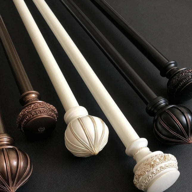 Vintage gardinstang med dekorative endestykker