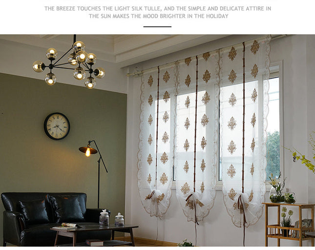 Brodert heisgardin i transparent stoff